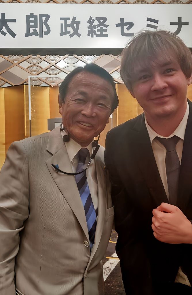 ナザレンコ・アンドリー - 麻生太郎政経セミナーで基調講演を行う様子、2020年9月