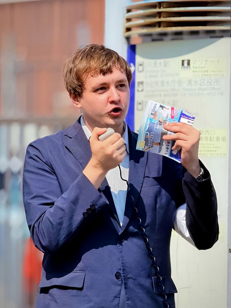 ナザレンコ・アンドリー - 参議院選挙応援演説で日本の政治について語る様子